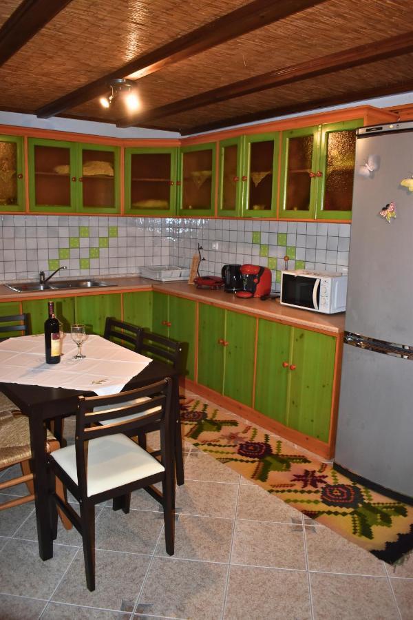 Lila'S Guest House Mikros Prinos Extérieur photo