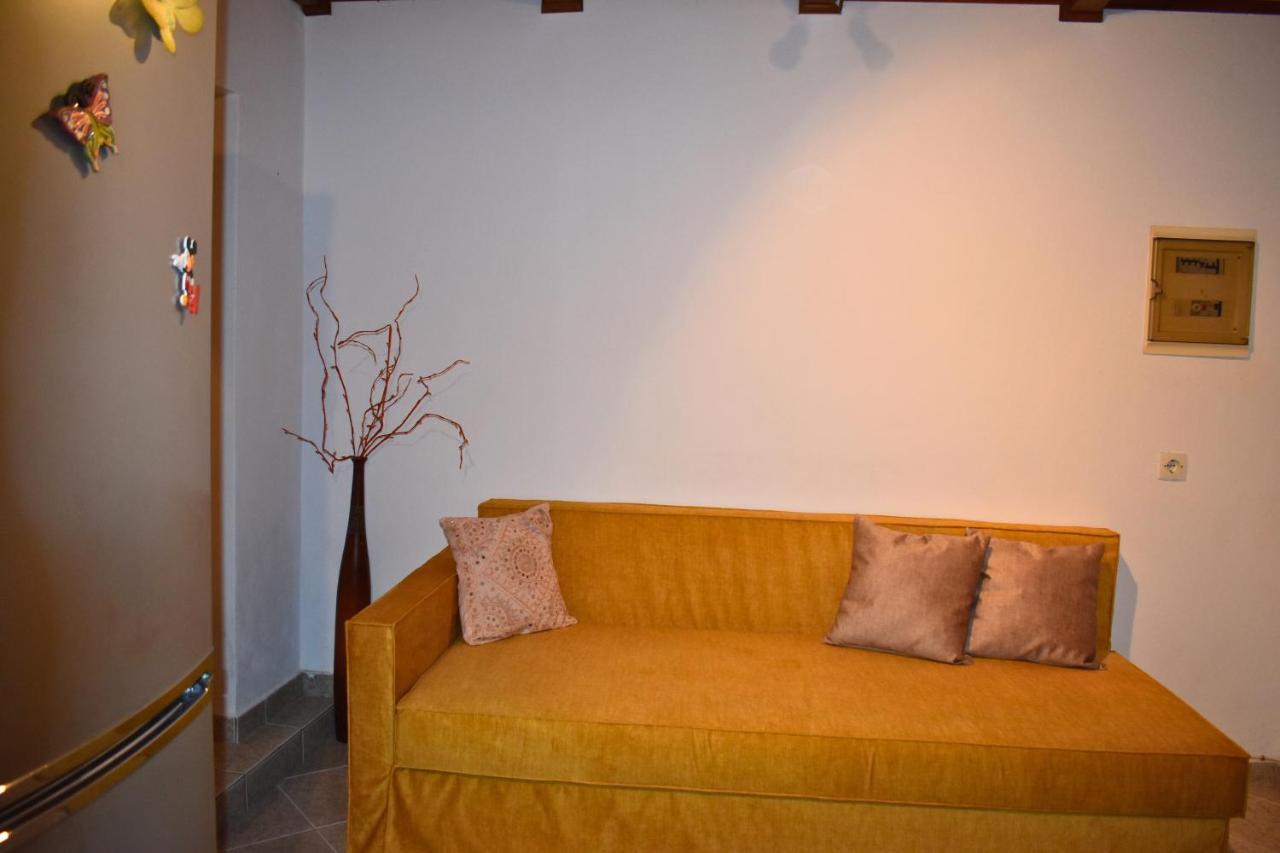 Lila'S Guest House Mikros Prinos Extérieur photo